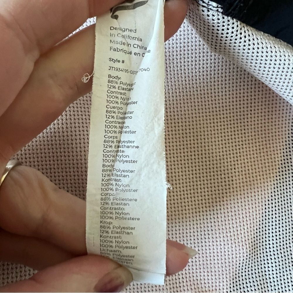 Fabletics karen mesh hooded windbreaker women’s size M - Picture 8 of 8